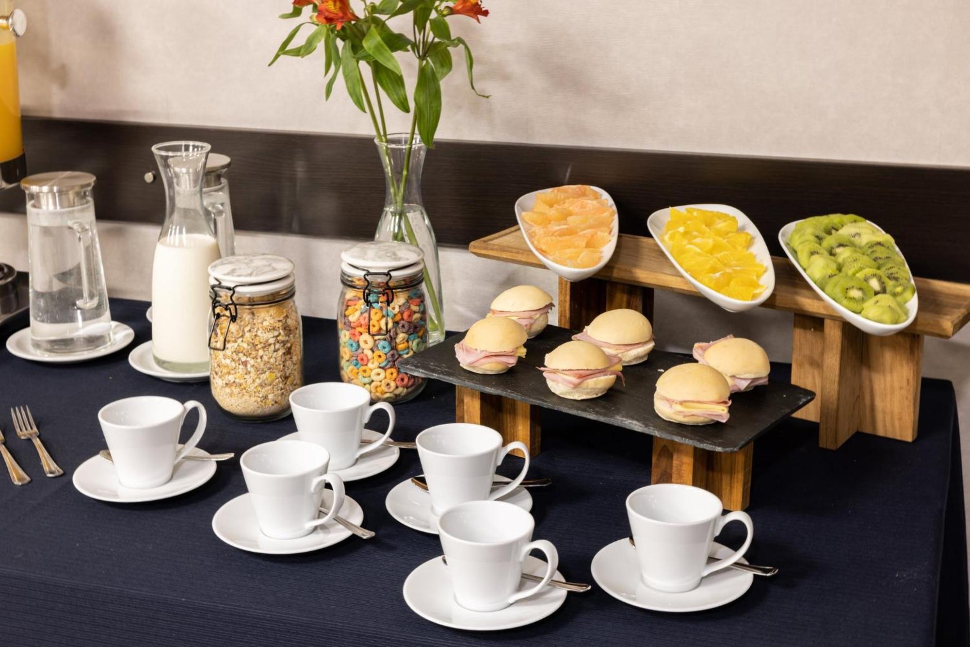 Holiday Inn Express Puerto Madero By Ihg Буэнос-Айрес Экстерьер фото