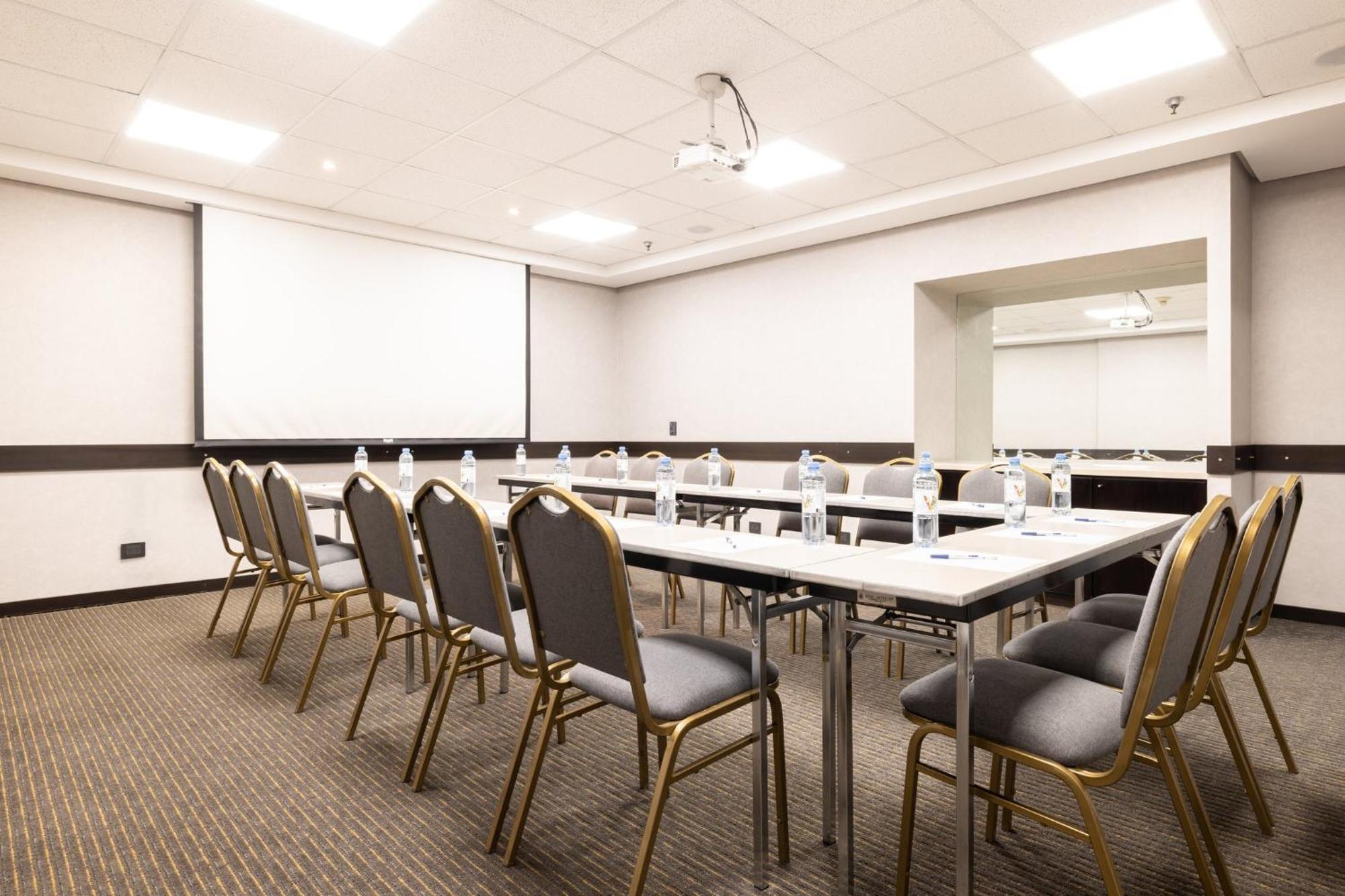 Holiday Inn Express Puerto Madero By Ihg Буэнос-Айрес Экстерьер фото